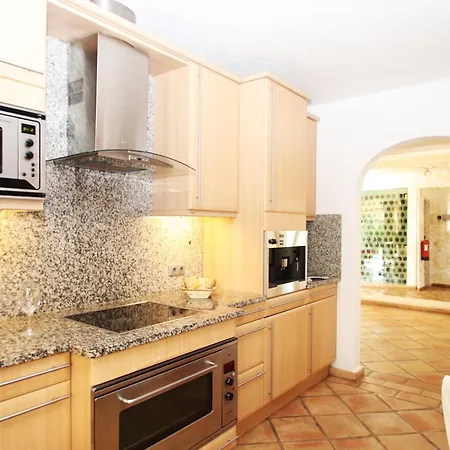Villa In Albufeira Near Golden Beaches *