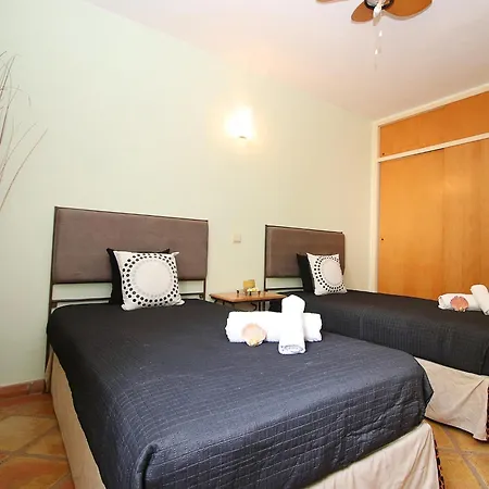 Villa In Albufeira Near Golden Beaches *