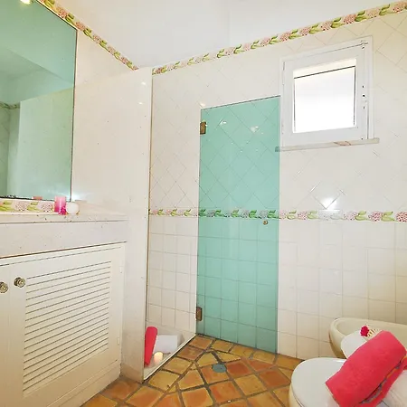 Villa In Albufeira Near Golden Beaches