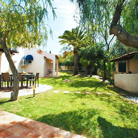 Villa In Albufeira Near Golden Beaches
