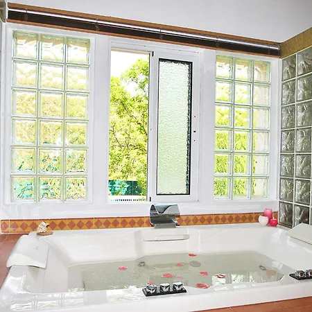 Villa In Albufeira Near Golden Beaches 别墅