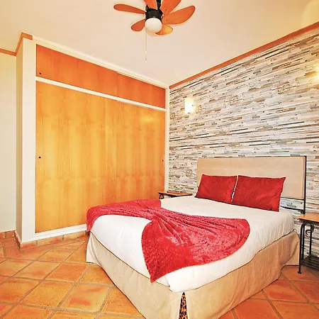 Villa In Albufeira Near Golden Beaches