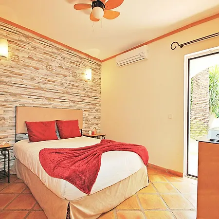 Villa In Albufeira Near Golden Beaches 阿尔布费拉